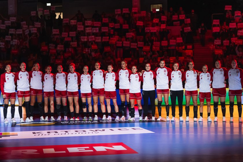 Reprezentacja Polski ustawiona w szeregu przed spotkaniem. Polska – Islandia, Katowice, 24.10.2026.