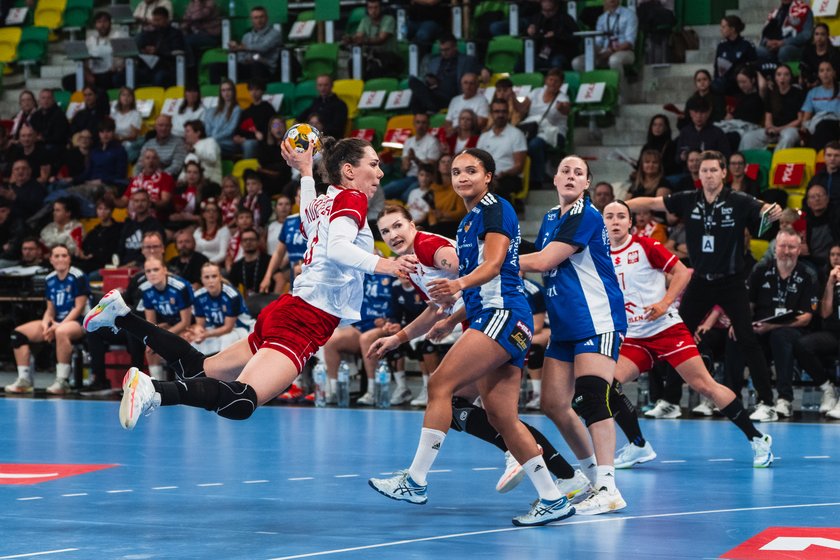 Akcja reprezentacji Polski przeciwko islandzkiej defensywie. Polska – Islandia, Katowice, 24.10.2026.